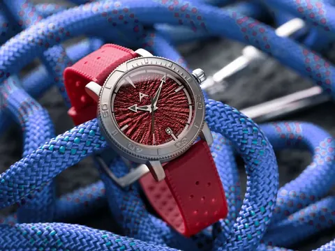Aerotec Atlantic-The Minimalist Titanium Dive Watch - Raspberry dial