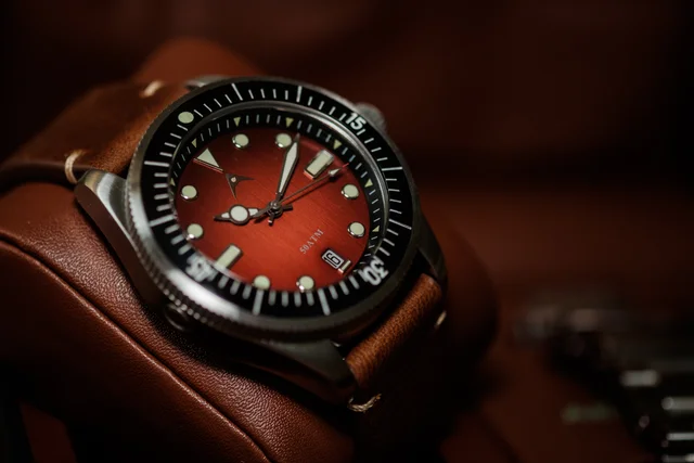 Sea Hunt Burgundy Dial thumbnail 3