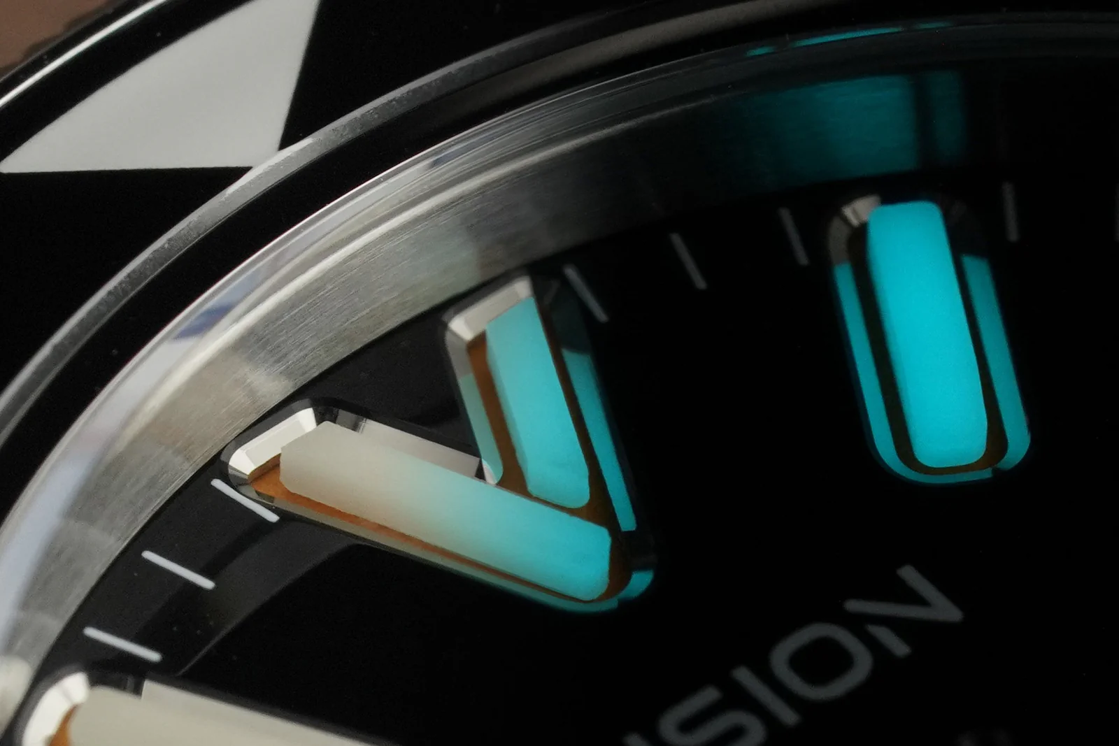 HANG ABYSSUS - Black Enamel Dial (lacquer) - Bracelet thumbnail 2