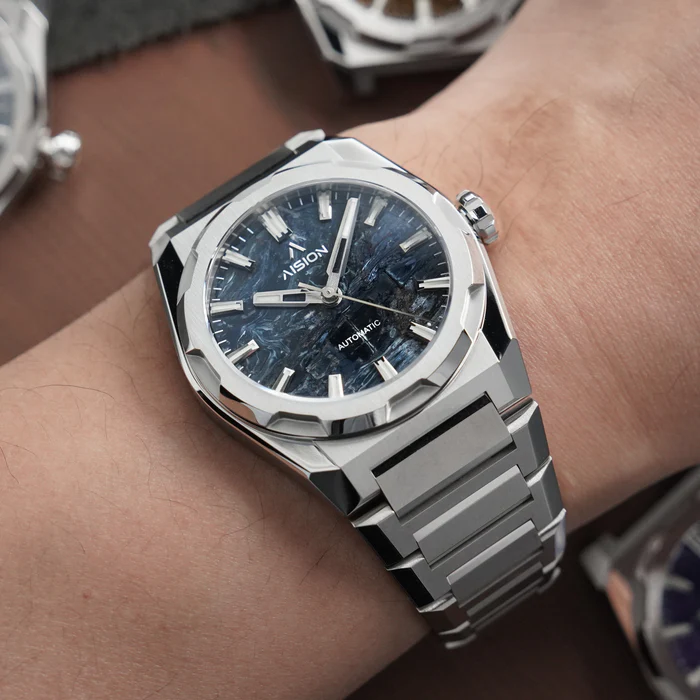 HANG ABYSSUS - Blue Sunburst Dial - Bracelet thumbnail 2
