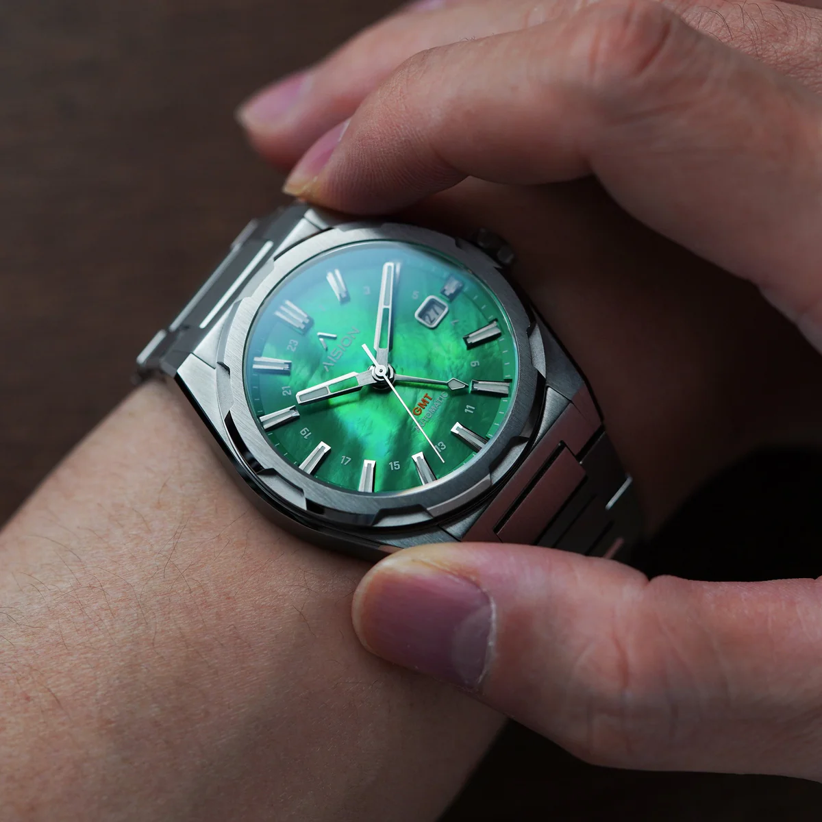 HANG GMT - Green MOP Dial thumbnail 2