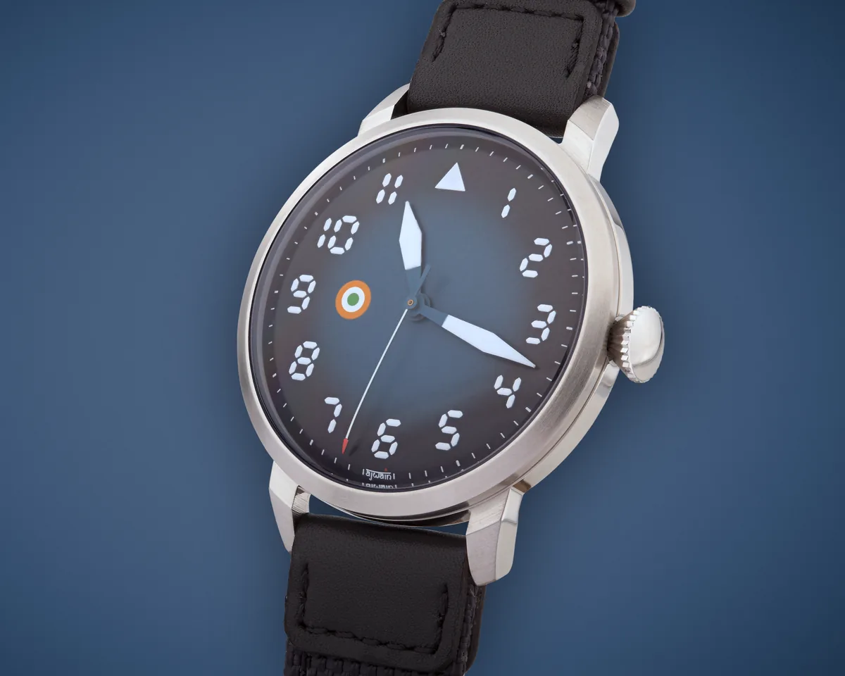 SORTIE Blue fume dial selected view