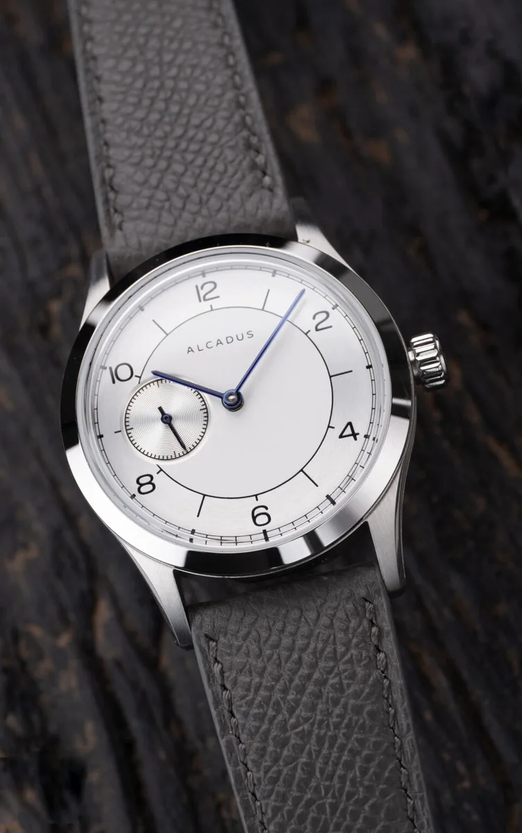 Quantra Type 01 Silver selected view