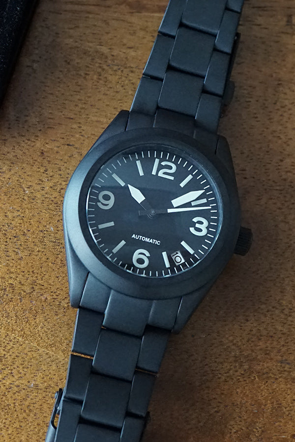 A4 Legacy Pilot 37 Black selected view