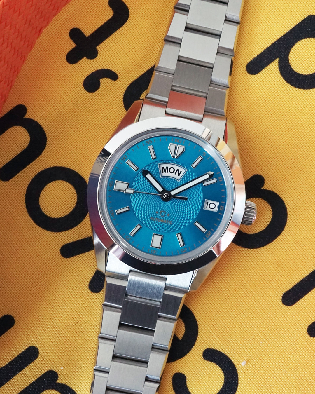 A5 Legacy X - Blue Sunburst with Guilloche selected view