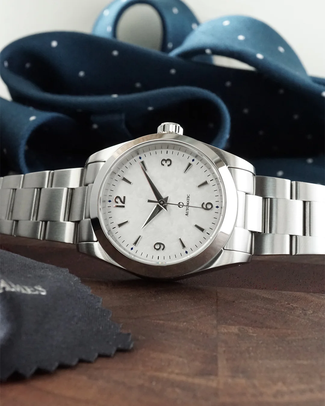 A6 Reverie White Snowflake thumbnail 2
