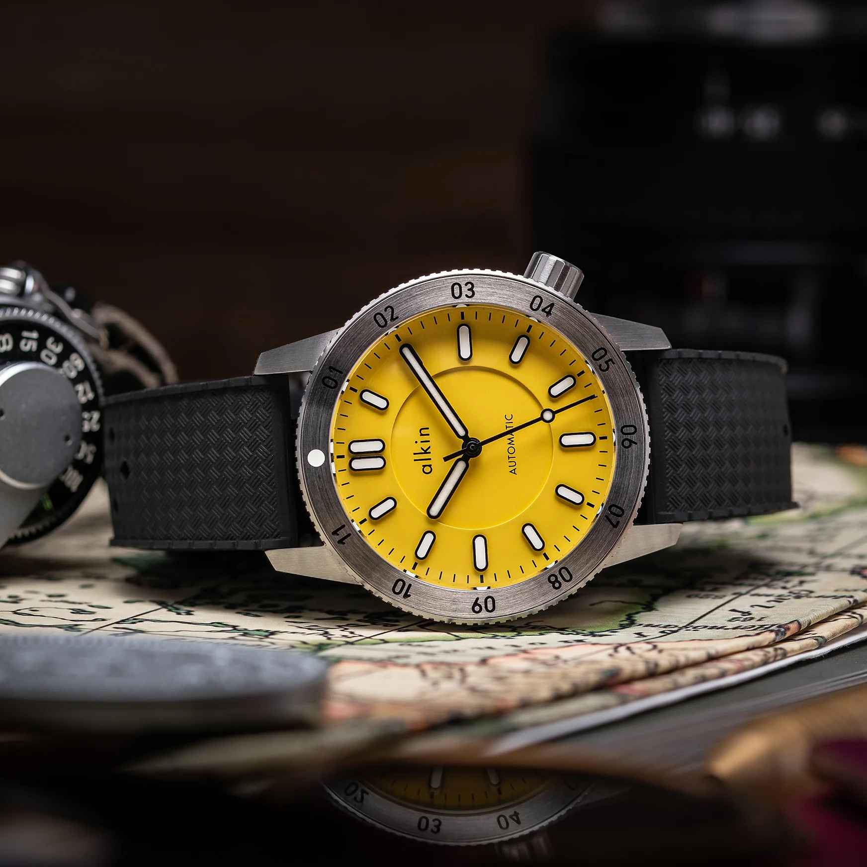 Model Three Dual Time - Yellow Dial / SS Case thumbnail 2