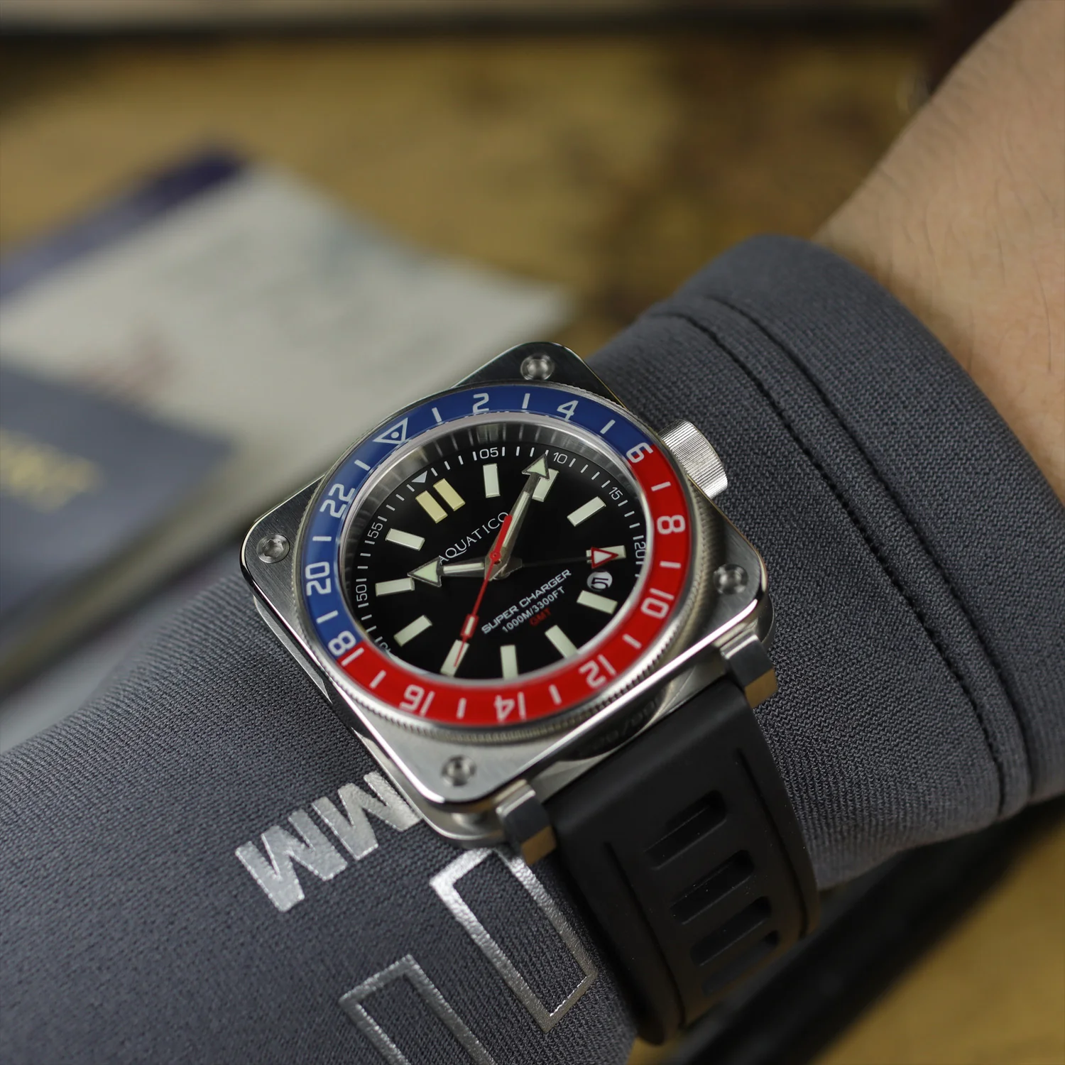 Aquatico Steel Man GMT Watch (Black Dial Pepsi Bezel) thumbnail 4
