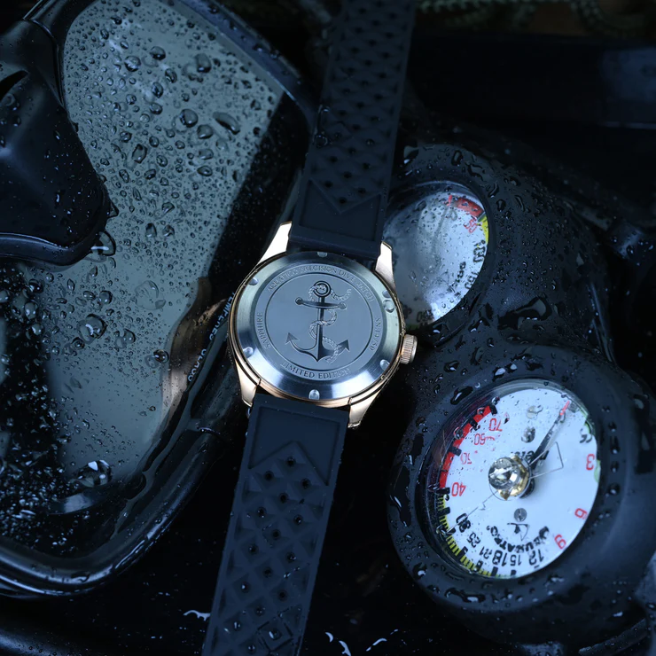 Bronze Raider Black Dial thumbnail 2