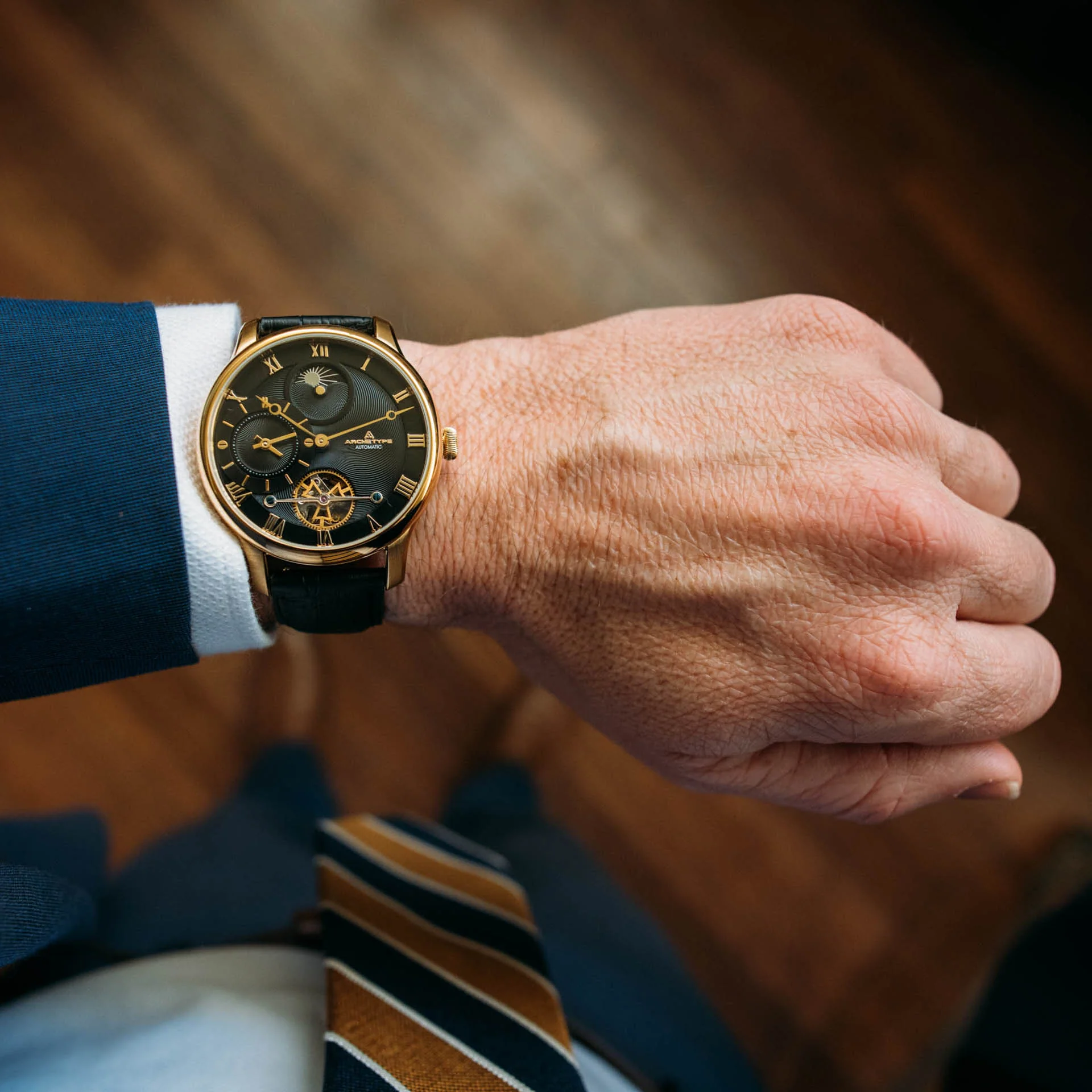 Dorian Automatic Gold Black thumbnail 4