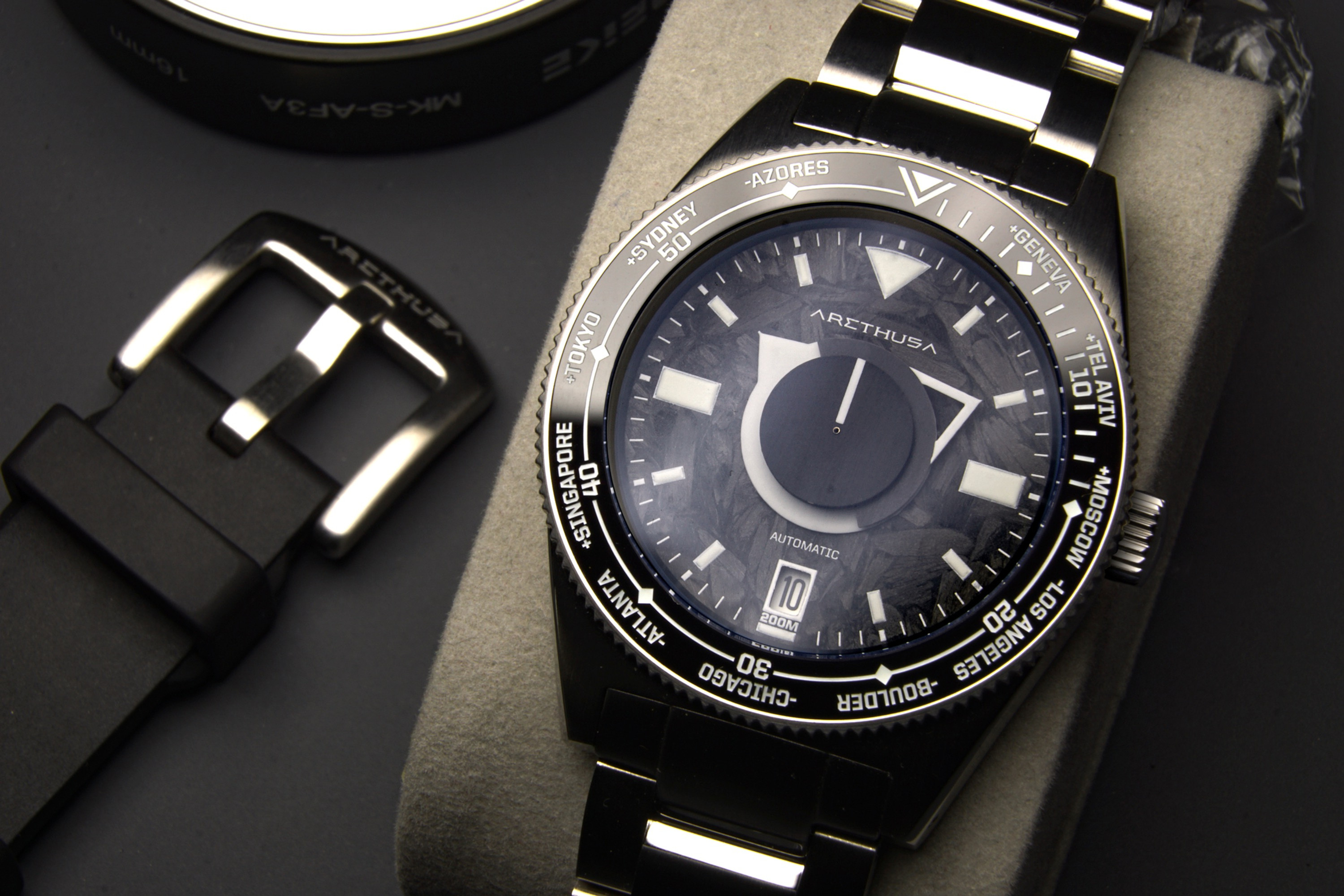 World Diver Carbon thumbnail 4