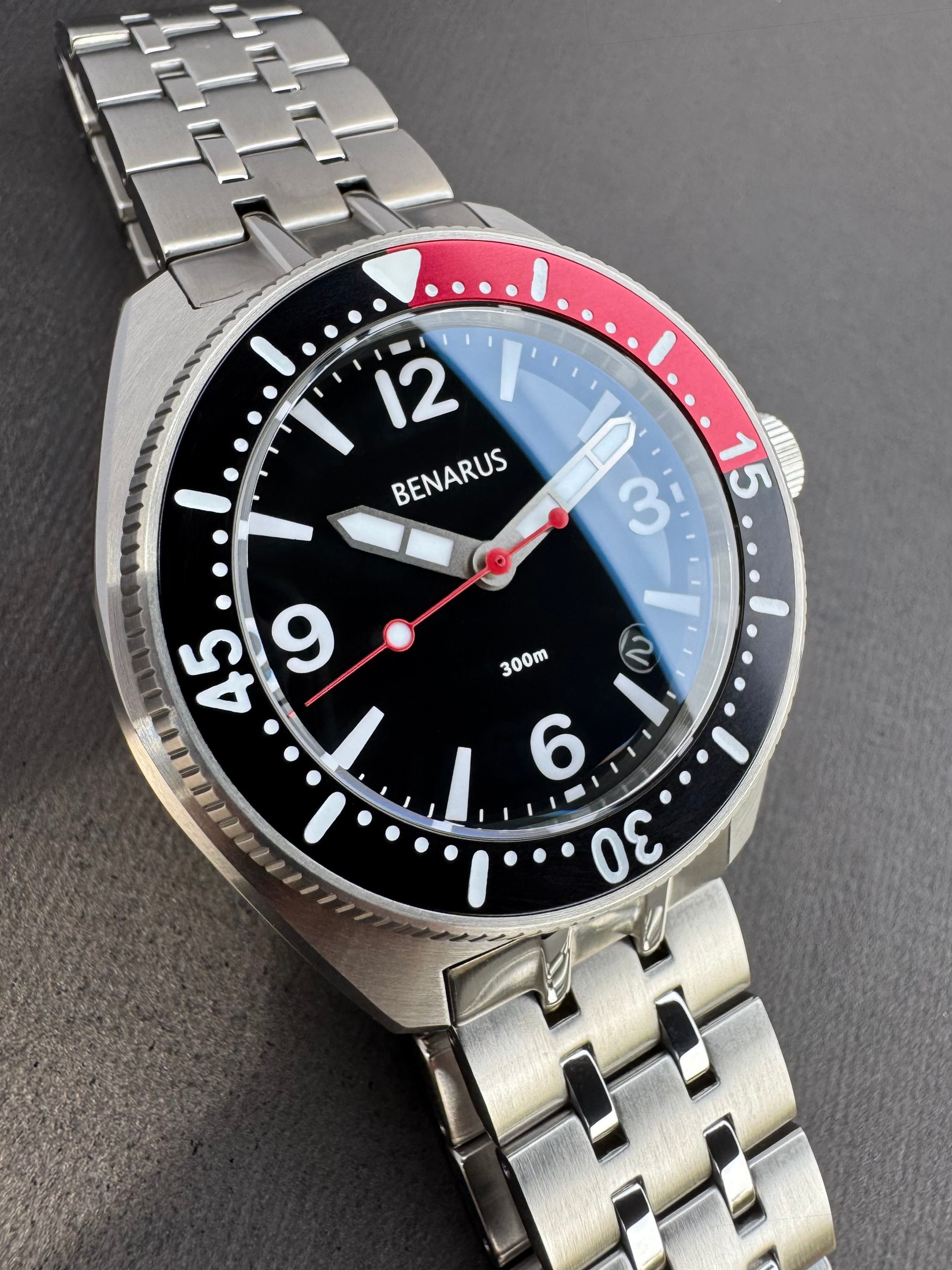 Bonito black/red thumbnail 2