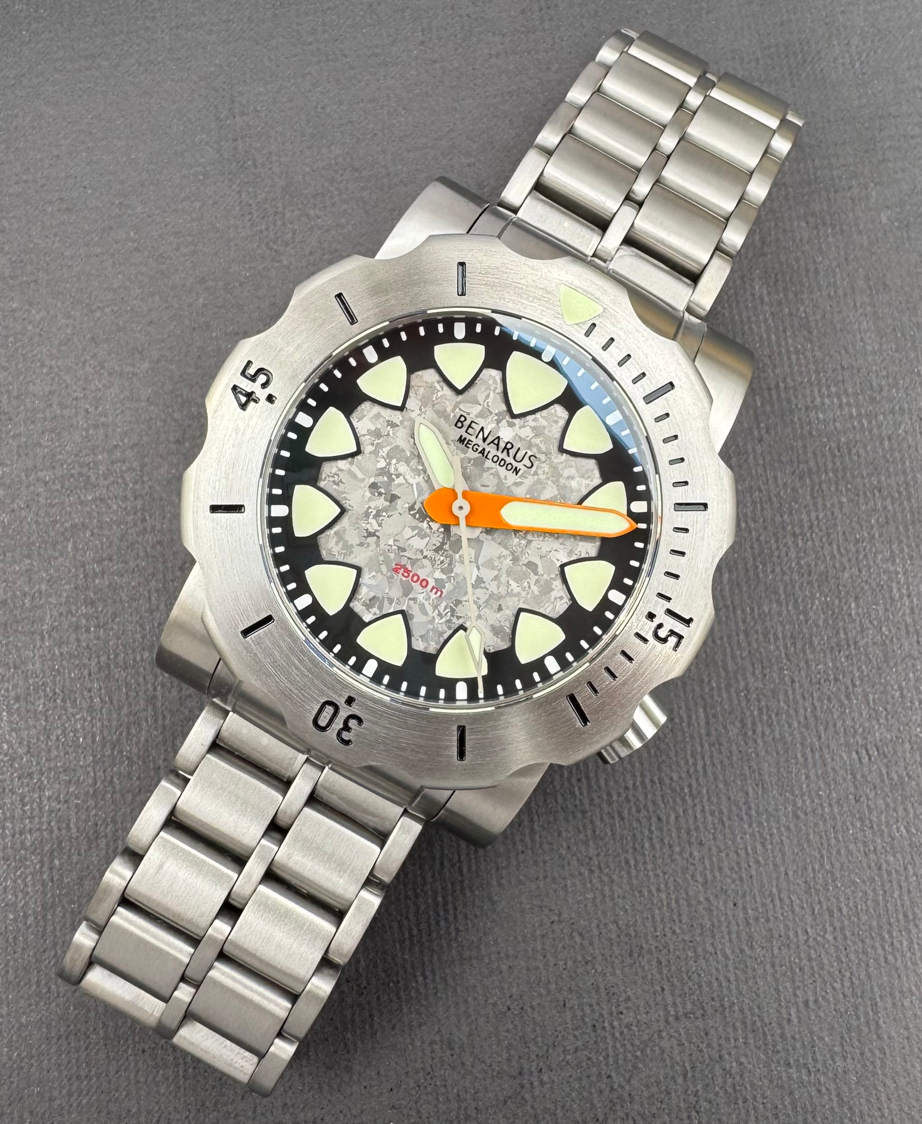 Megalodon Titanium crystallized orange minute thumbnail 3