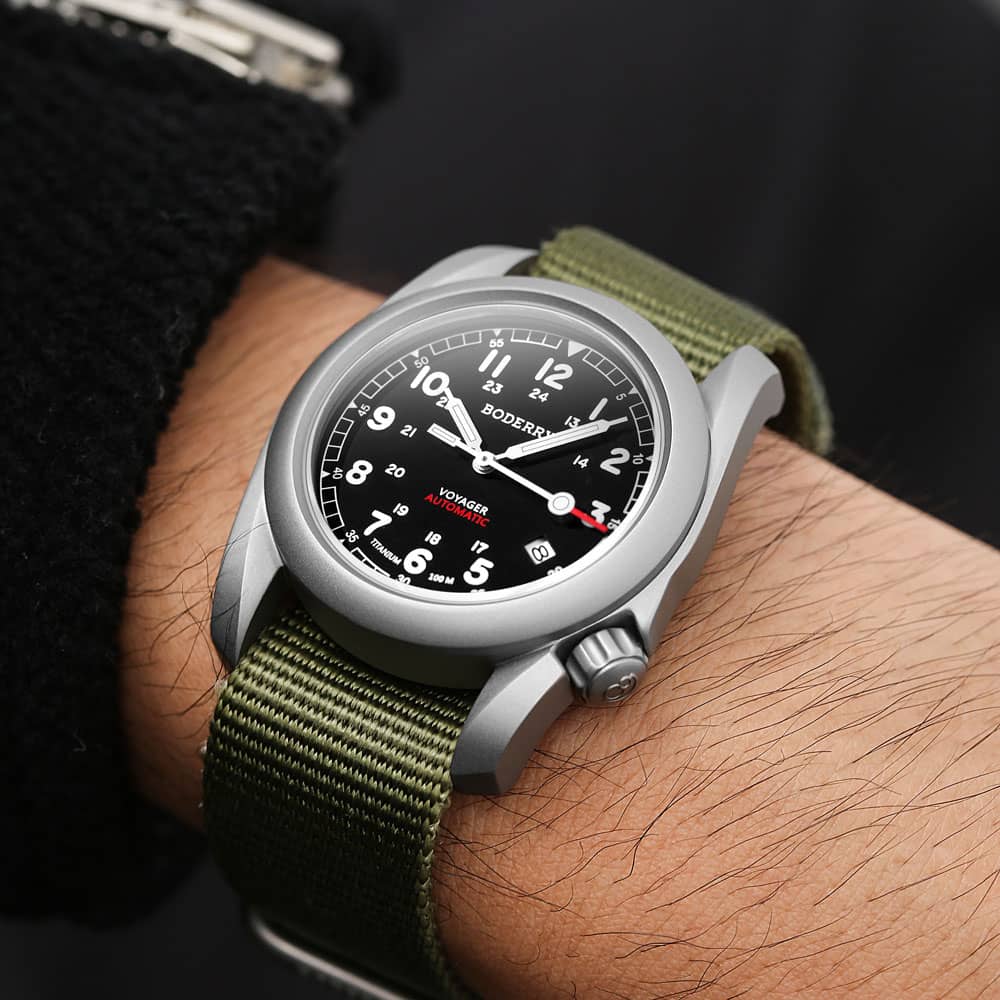 VOYAGER - 100M Waterproof Titanium Automatic Field Watch | Black/ArmyGreen thumbnail 2