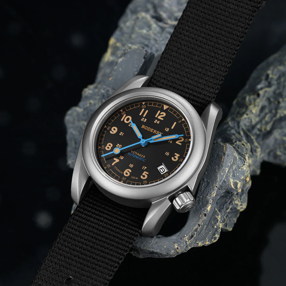 VOYAGER - 100M Waterproof Titanium Automatic Field Watch | Vintage Noir thumbnail 2