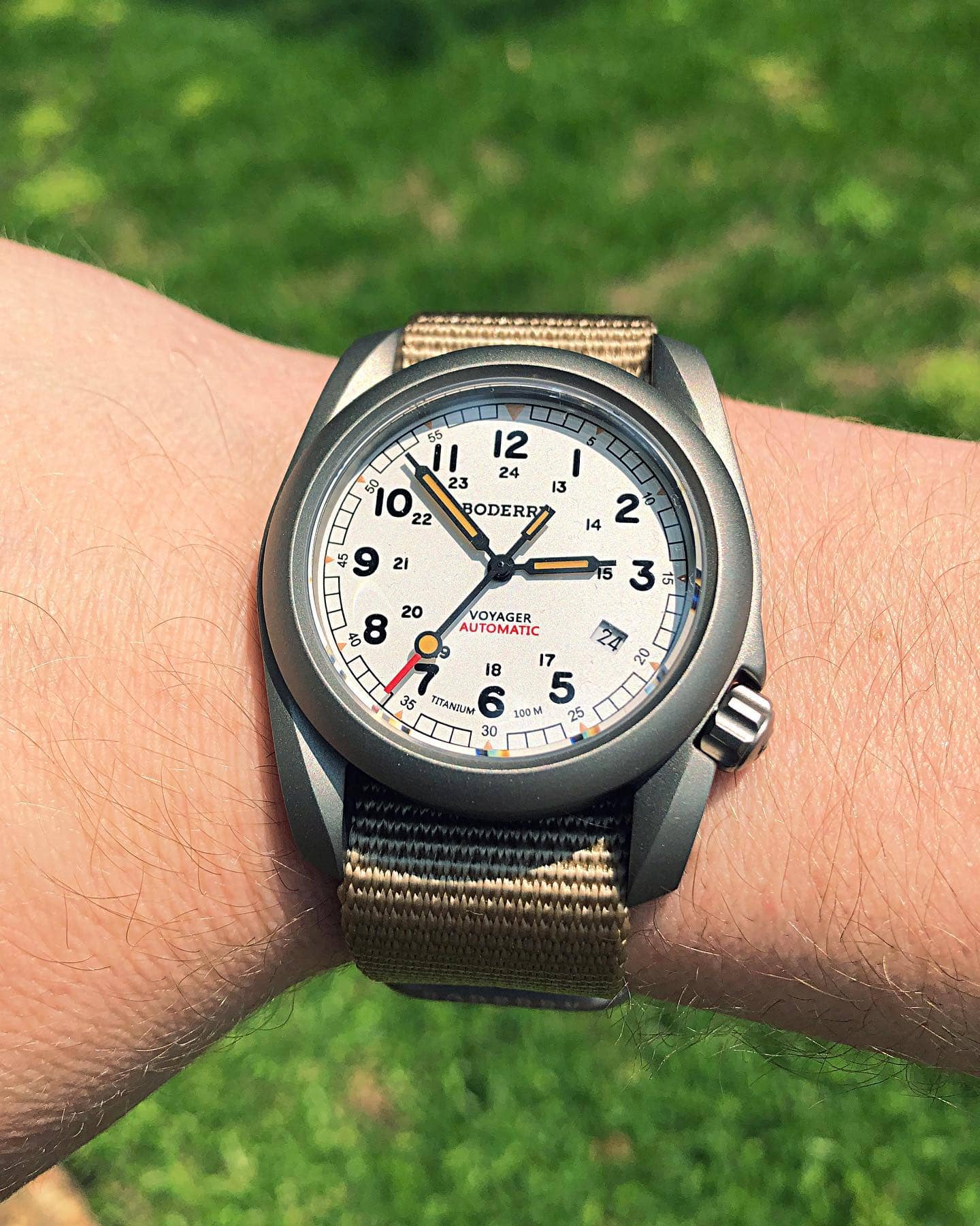 VOYAGER - 100M Waterproof Titanium Automatic Field Watch thumbnail 2