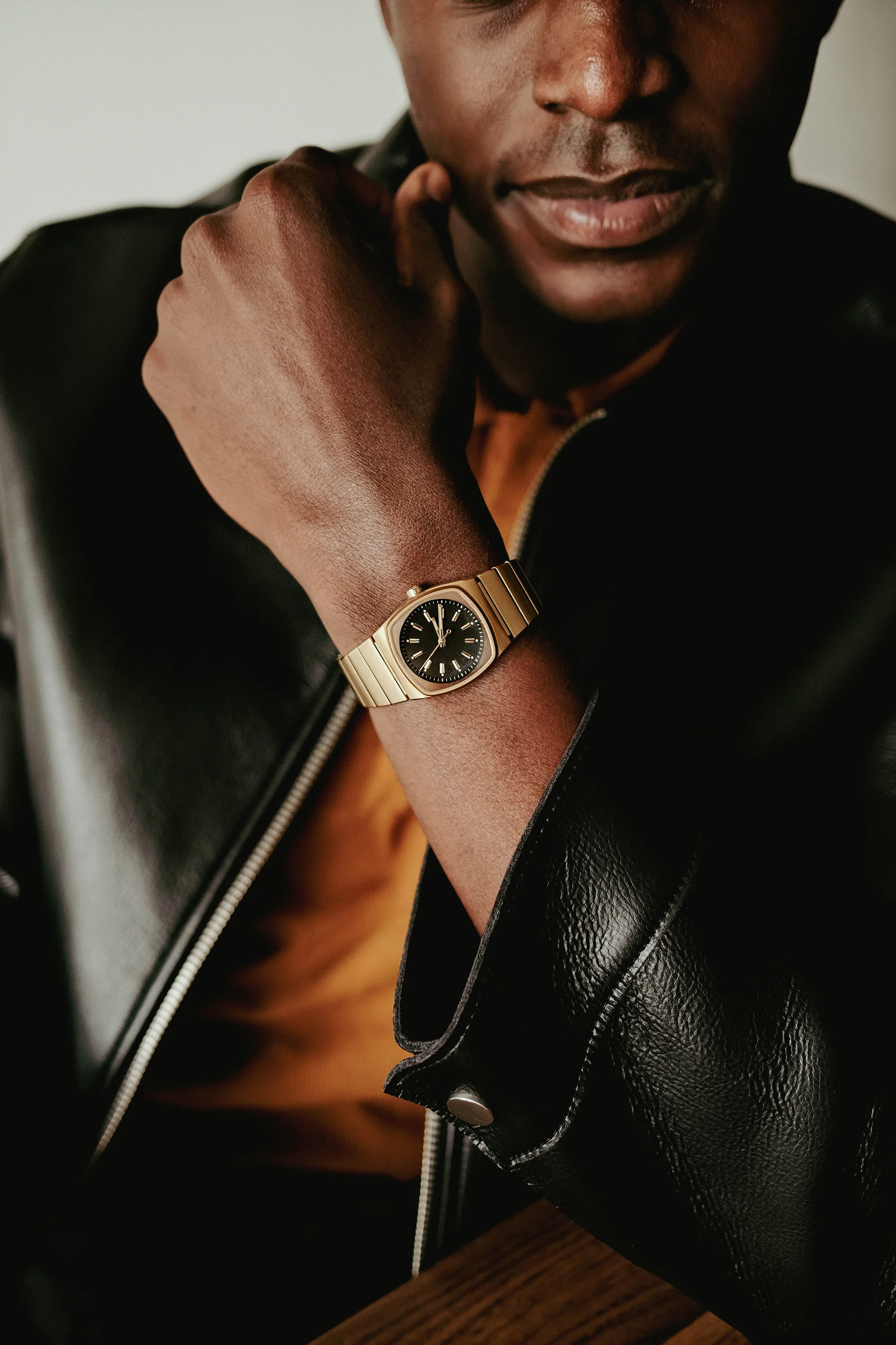 Metric Lite - Gold and Black Automatic Watch thumbnail 2