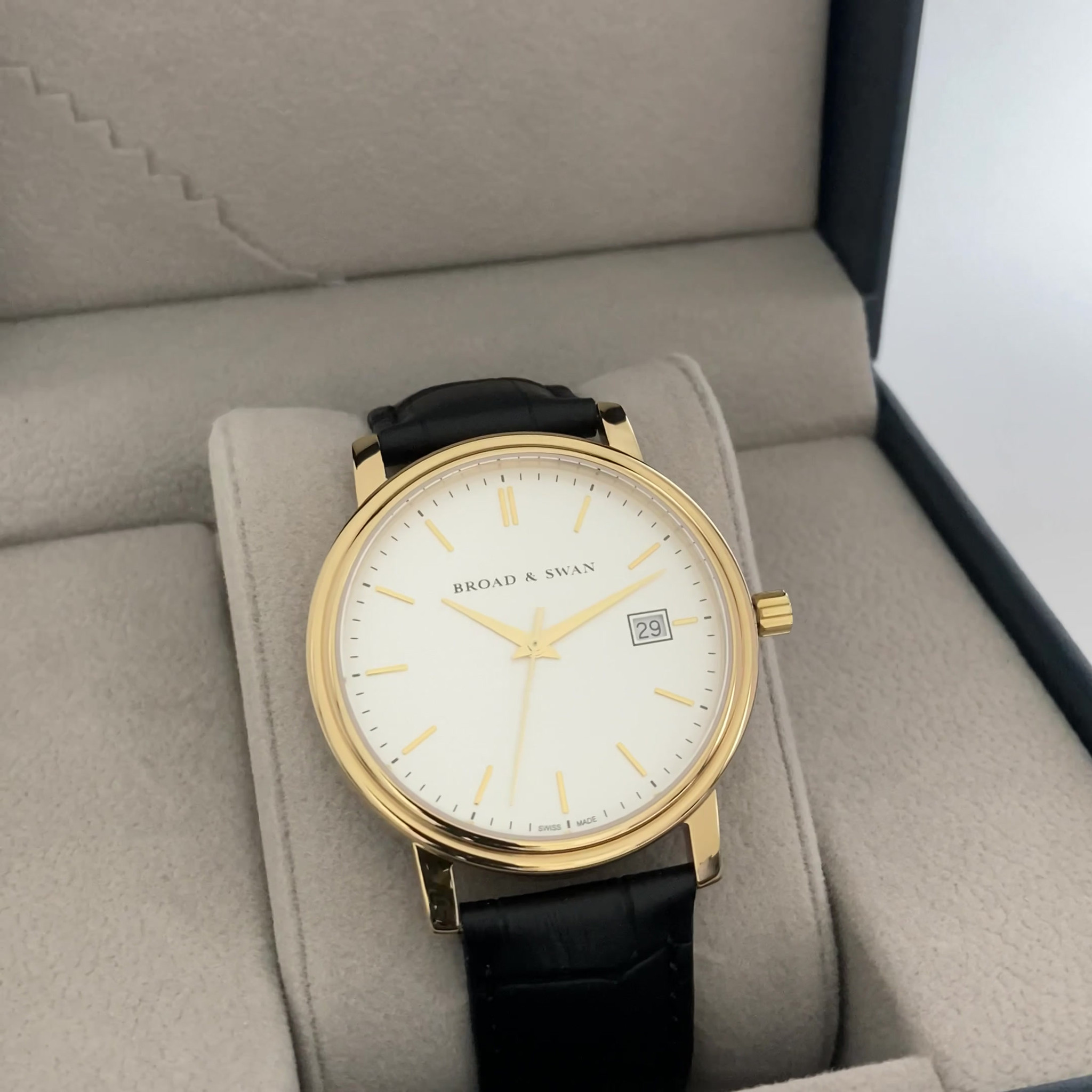 Jack Red - Gold & Black - Swiss Made Watch thumbnail 4