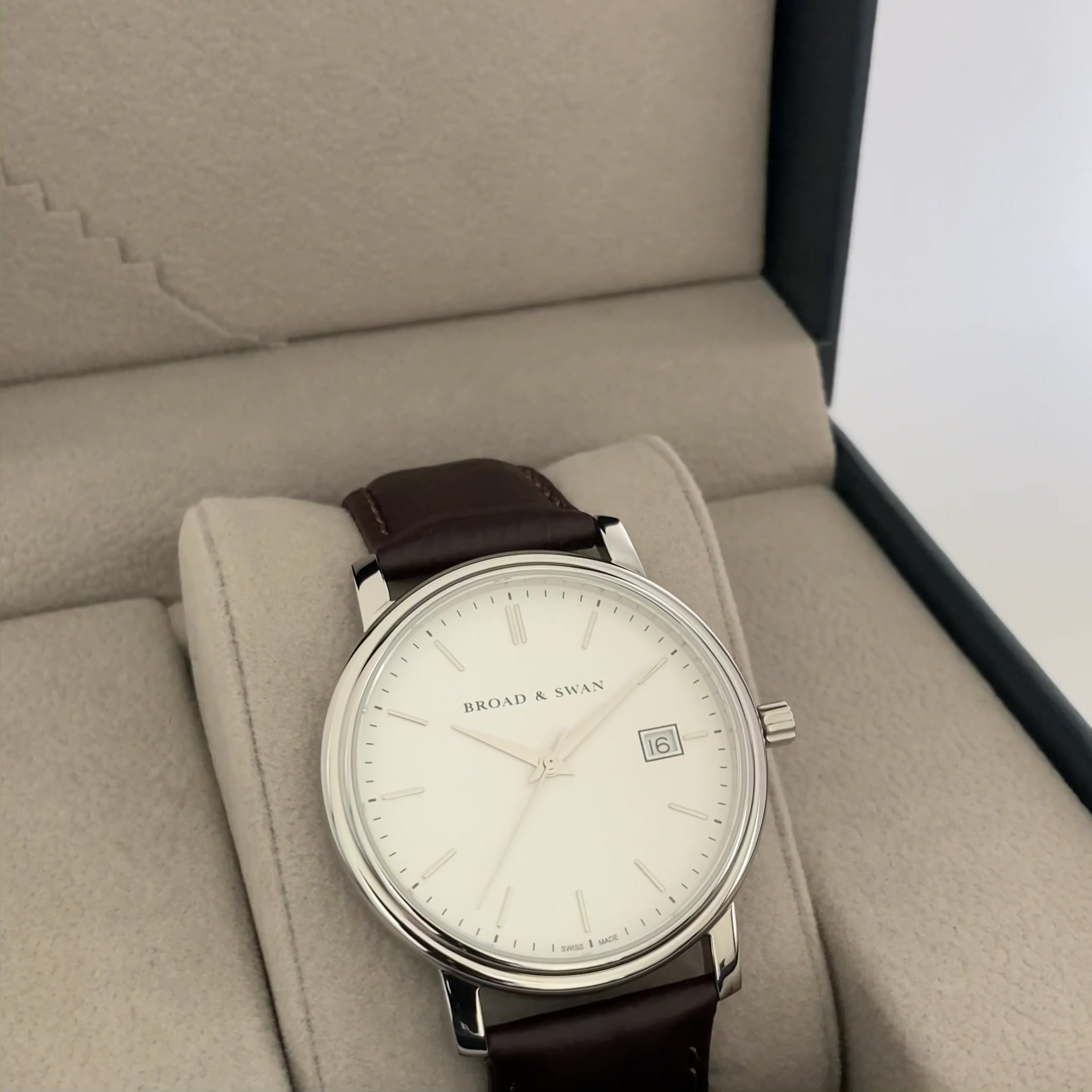 Jack Red - White & Brown Swiss Made Watch thumbnail 6