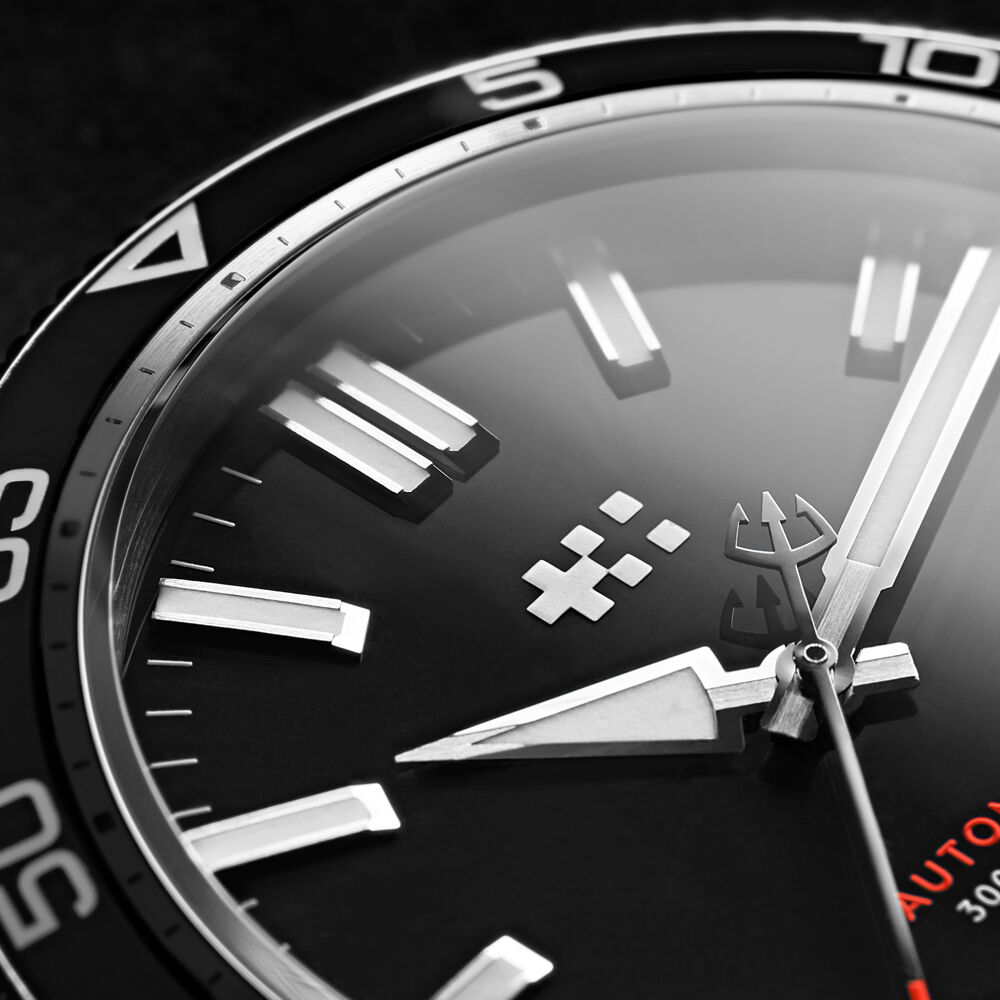 C60 Trident Pro 300 44mm — Black thumbnail 3