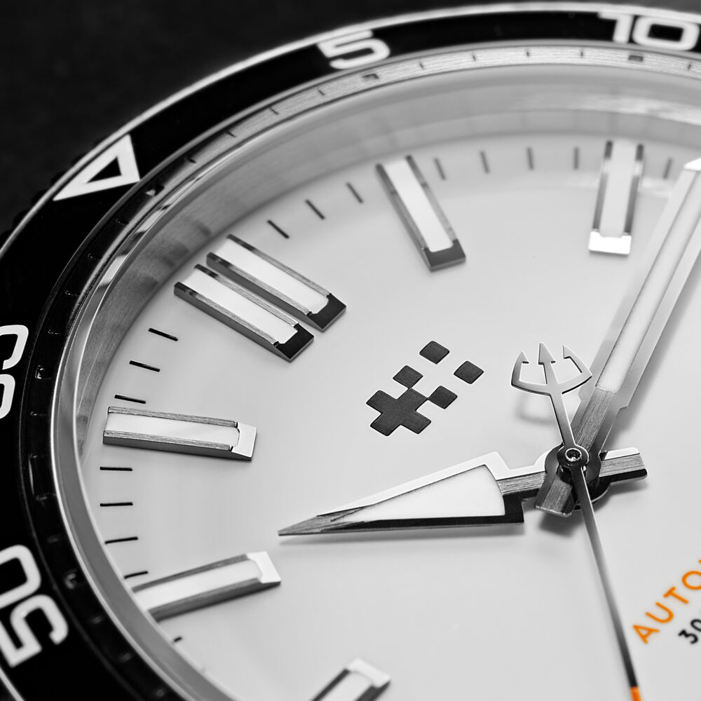 C60 Trident Pro 300 44mm — White/Black thumbnail 3