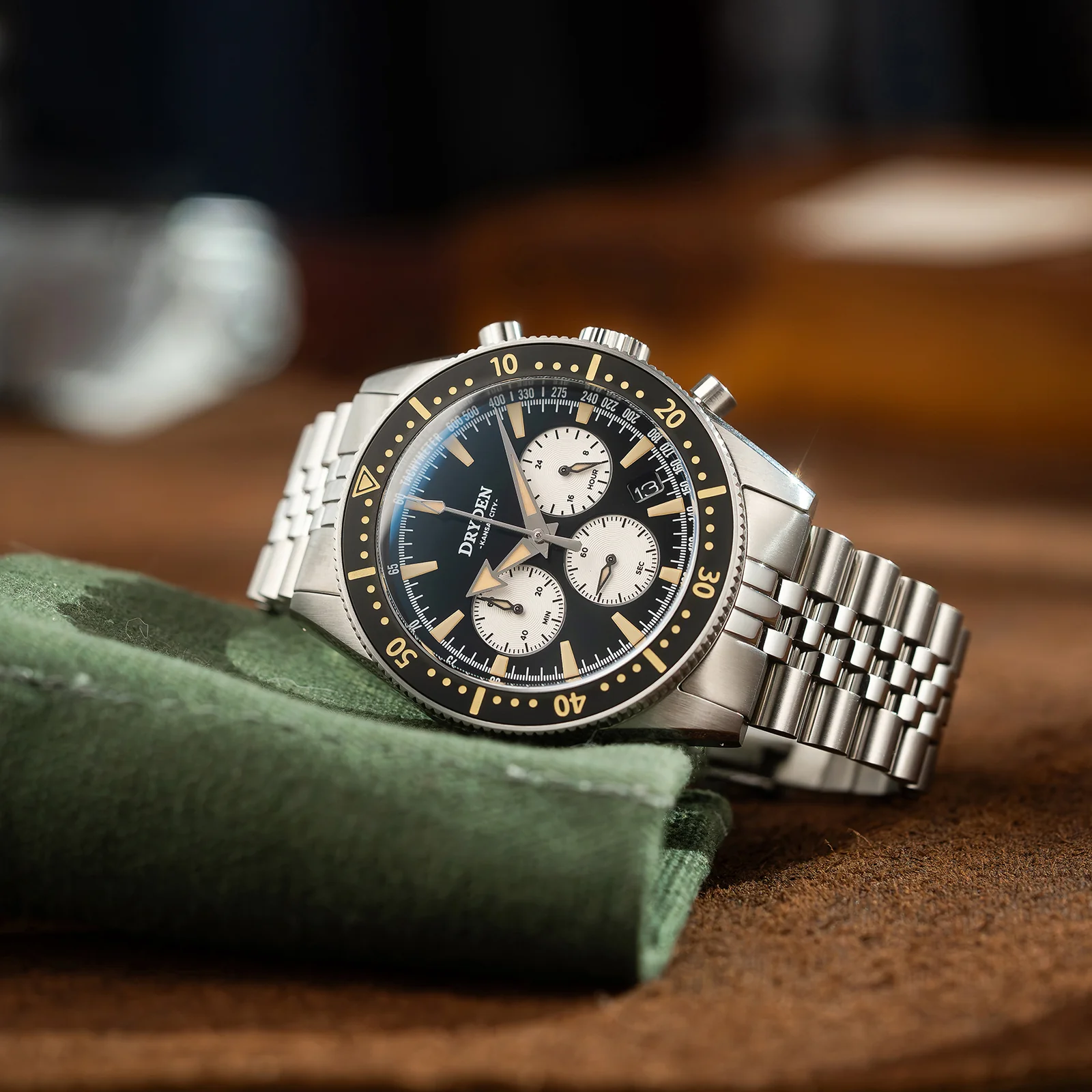 Dryden Chrono Diver Gen 2 42mm Chronograph - Black Vintage thumbnail 3