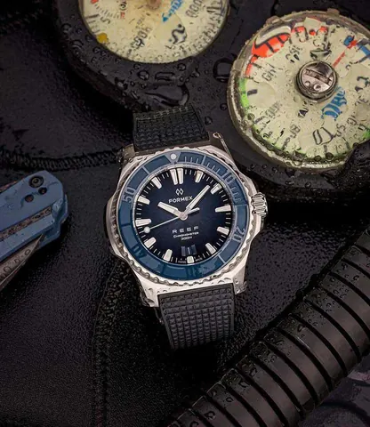 AUTOMATIC COSC 300M BLUE 42 MM