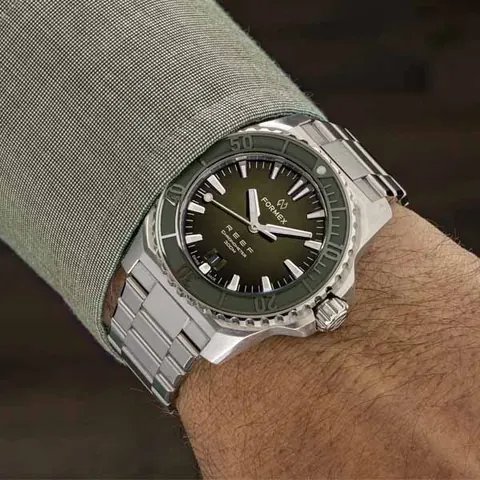 Automatic COSC 300M Green 42 mm