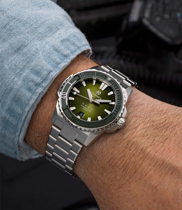 Automatic COSC 300M Green 39.5 mm thumbnail 2