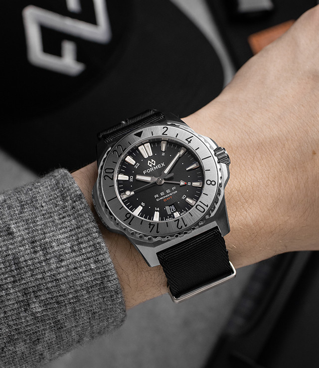 AUTOMATIC GMT COSC 300M BLACK/RED 42 MM thumbnail 3