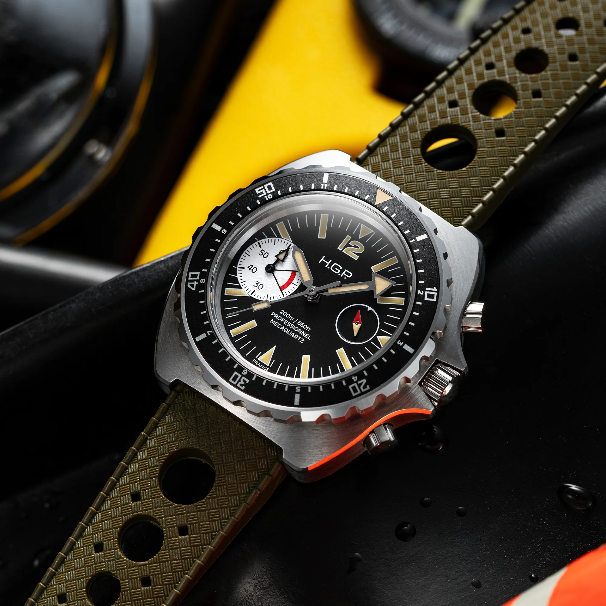 Diver 200M Chrono-Mecaquartz Chronograph - Vintage Black & White Big-Eye thumbnail 4
