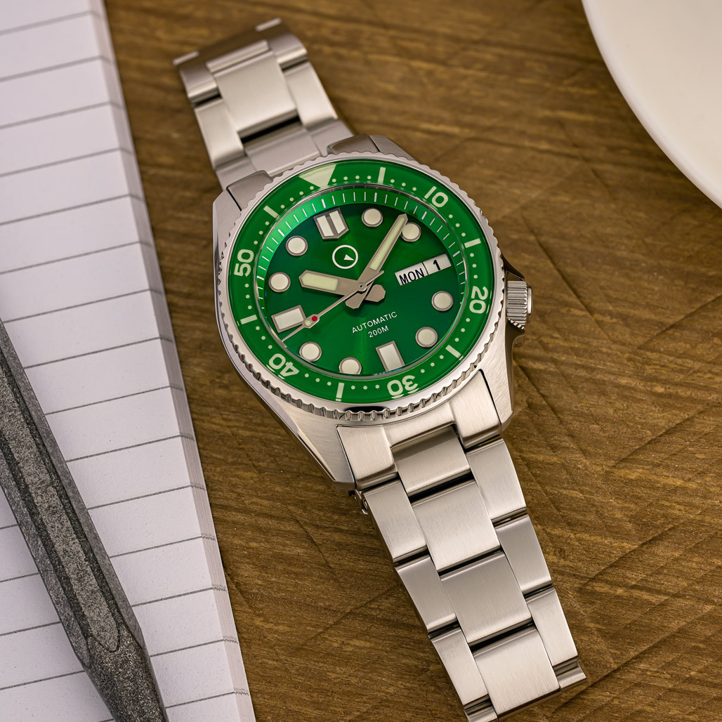 Islander 38mm Automatic Dive Watch with Radiant Green Dial #ISL-21 thumbnail 2