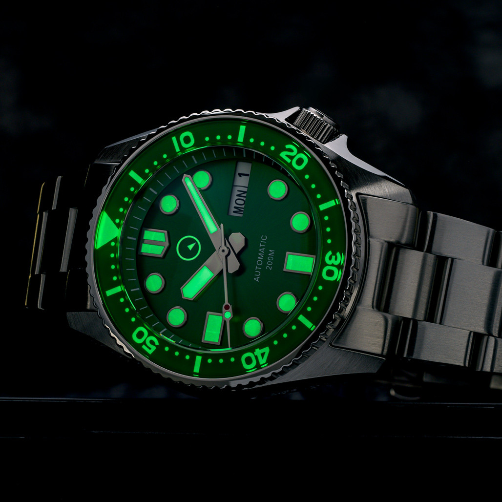 Islander 38mm Automatic Dive Watch with Radiant Green Dial #ISL-21 thumbnail 4