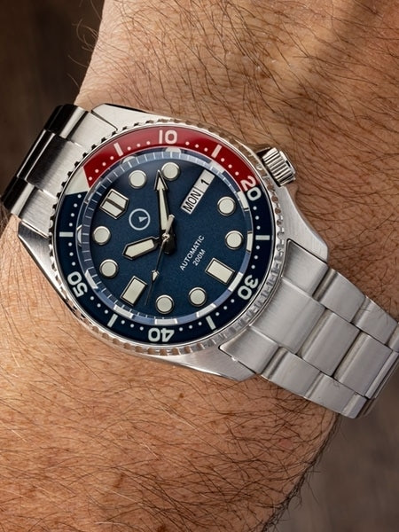 Islander 38mm Automatic Dive Watch with Solid-Link Bracelet, AR Sapphire Crystal, and Luminous Sapphire Bezel Insert #ISL-49 thumbnail 2