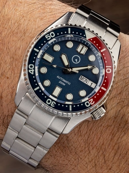 Islander 38mm Automatic Dive Watch with Solid-Link Bracelet, AR Sapphire Crystal, and Luminous Sapphire Bezel Insert #ISL-49 thumbnail 3