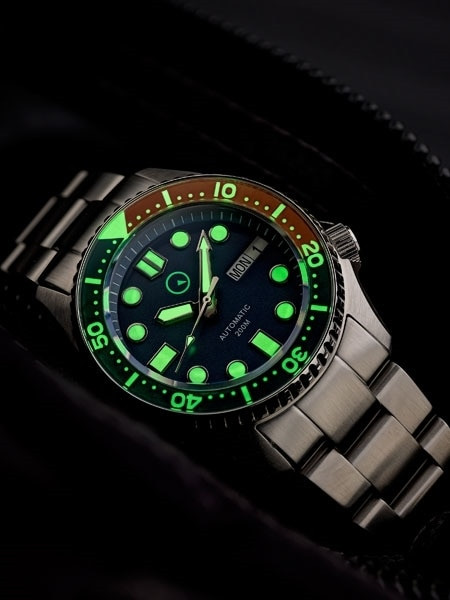 Islander 38mm Automatic Dive Watch with Solid-Link Bracelet, AR Sapphire Crystal, and Luminous Sapphire Bezel Insert #ISL-49 thumbnail 4