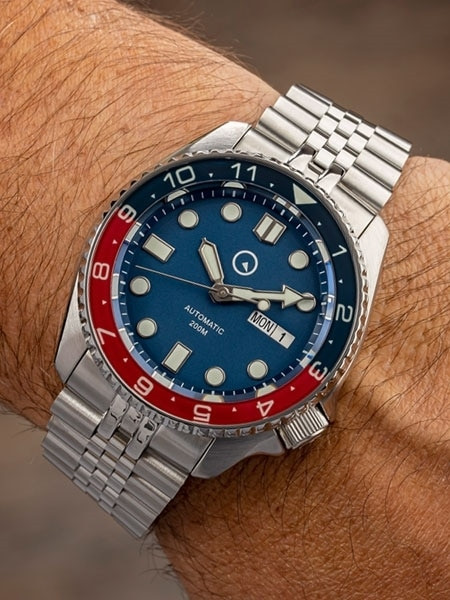 Islander 43mm Automatic Dual-Time Watch with Solid-Link Bracelet, AR Sapphire Crystal, and Luminous Sapphire Bezel Insert #ISL-50 thumbnail 2