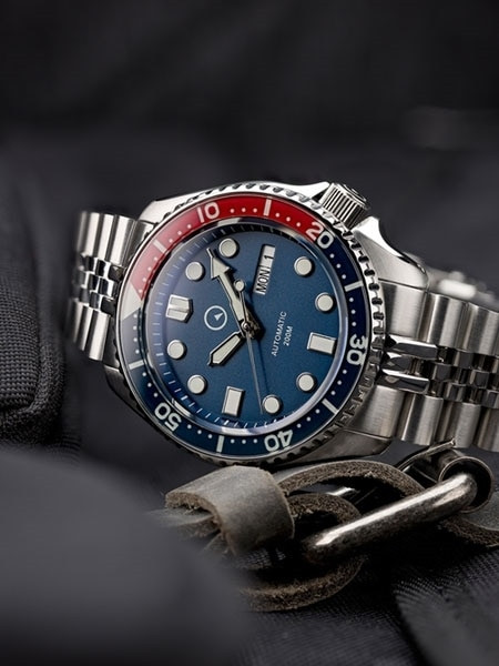 Islander Automatic Dive Watch with Solid-Link Bracelet, AR Sapphire Crystal, and Luminous Sapphire Bezel Insert #ISL-19 thumbnail 2