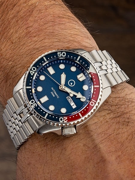 Islander Automatic Dive Watch with Solid-Link Bracelet, AR Sapphire Crystal, and Luminous Sapphire Bezel Insert #ISL-19 thumbnail 3