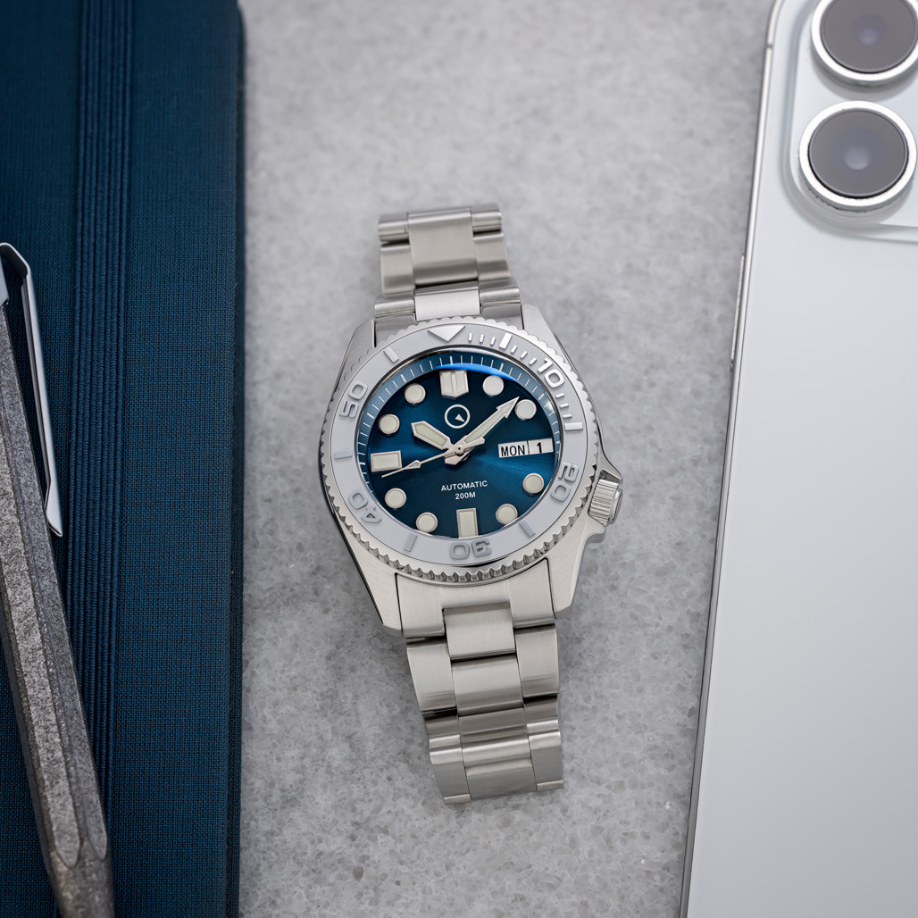 Islander 38mm Automatic Dive Watch with Radiant Blue Dial #ISL-63 thumbnail 2
