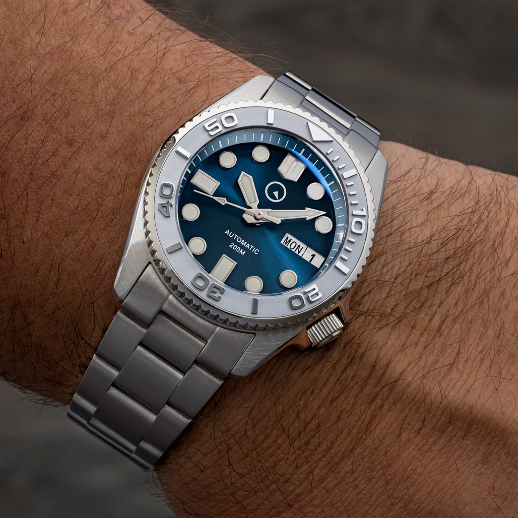 Islander 38mm Automatic Dive Watch with Radiant Blue Dial #ISL-63 thumbnail 3