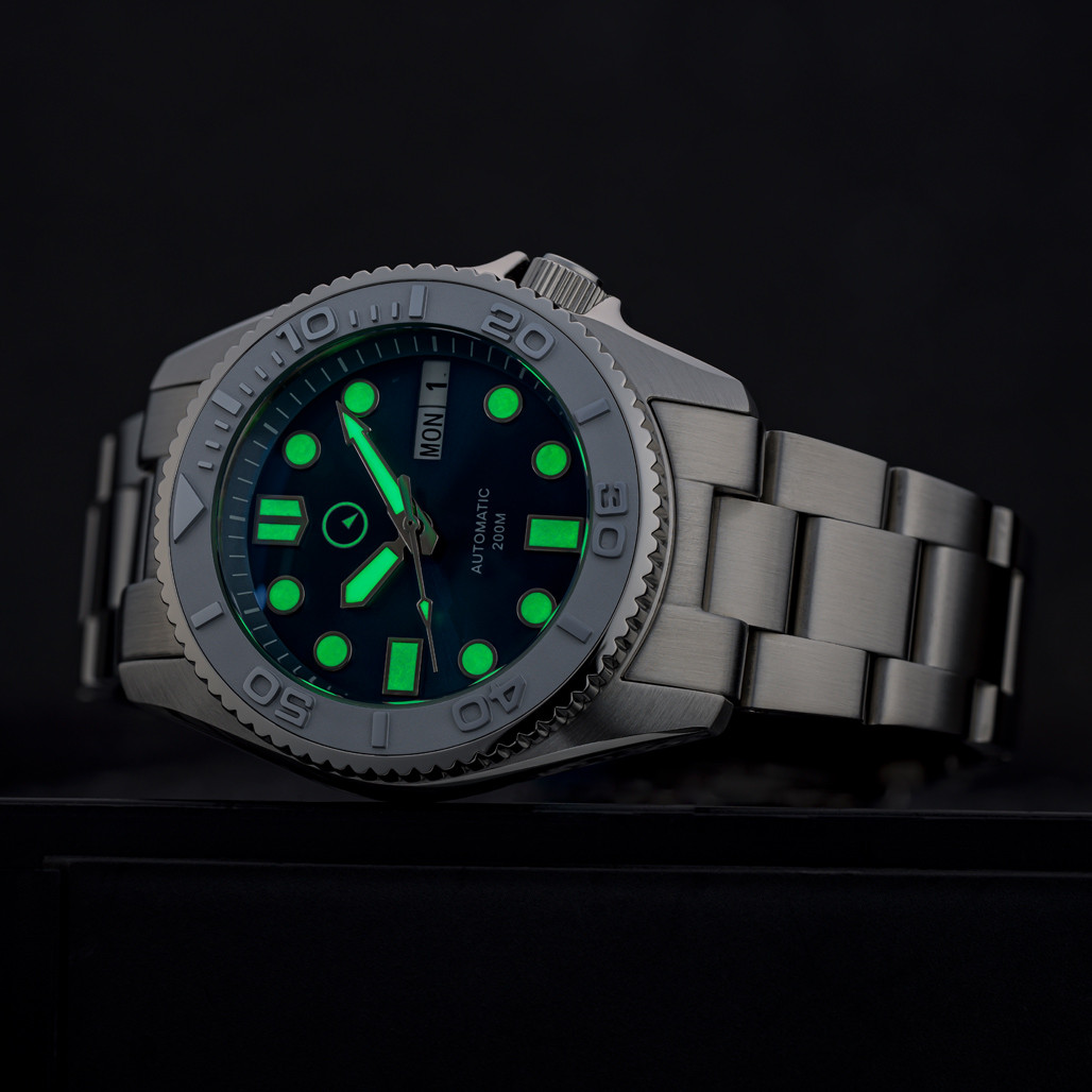 Islander 38mm Automatic Dive Watch with Radiant Blue Dial #ISL-63 thumbnail 4