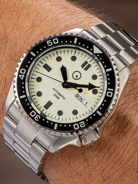 Islander Luminous Dial Automatic Dive Watch with Solid-Link Bracelet, AR Sapphire Crystal, and Luminous Ceramic Bezel Insert #ISL-61 thumbnail 2