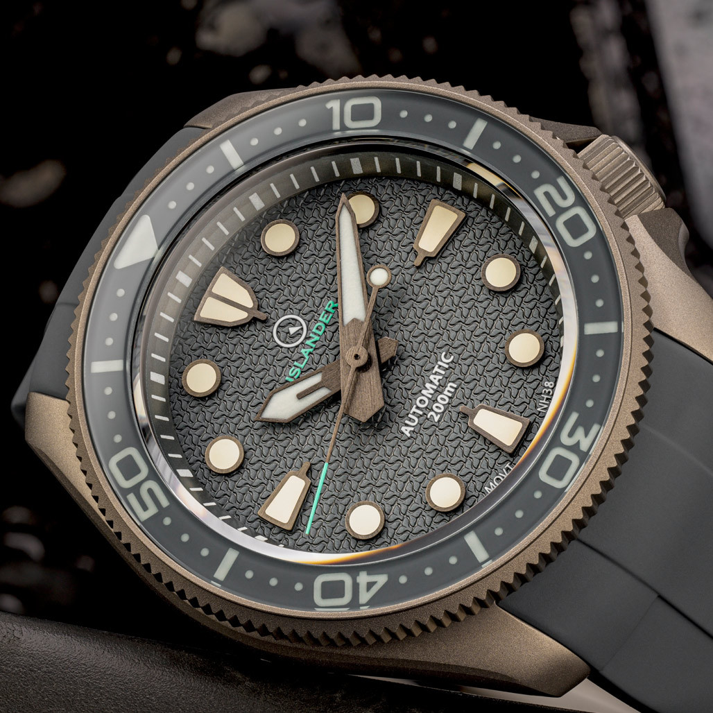 Islander Sands Point Titanium Diver with Grey Whale Tail Dial #ISL-259 thumbnail 3
