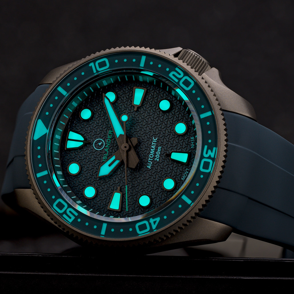 Islander Sands Point Titanium Diver with Grey Whale Tail Dial #ISL-259 thumbnail 4