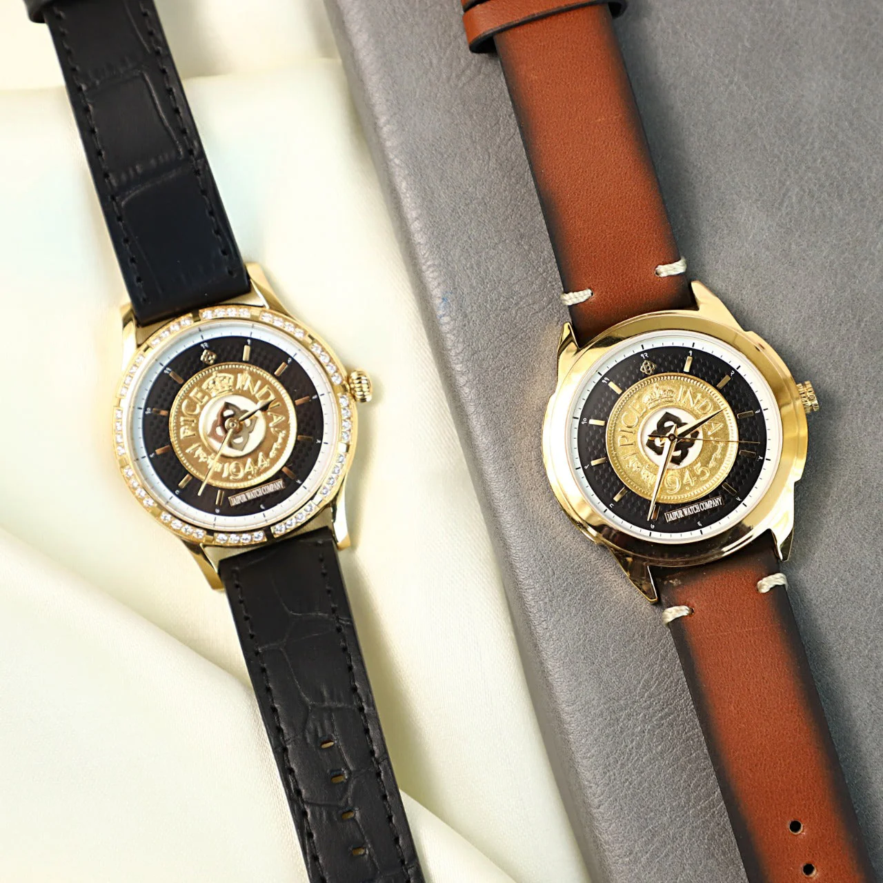 Couple Coin Timepieces - Golden thumbnail 3