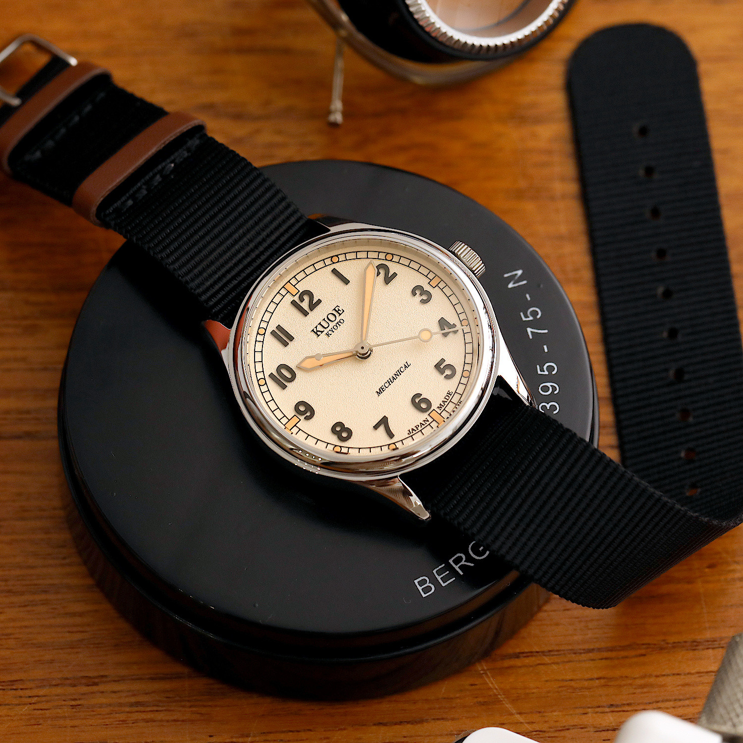 OLD SMITH 90-002 Large - 38mm Automatic No-Date thumbnail 4