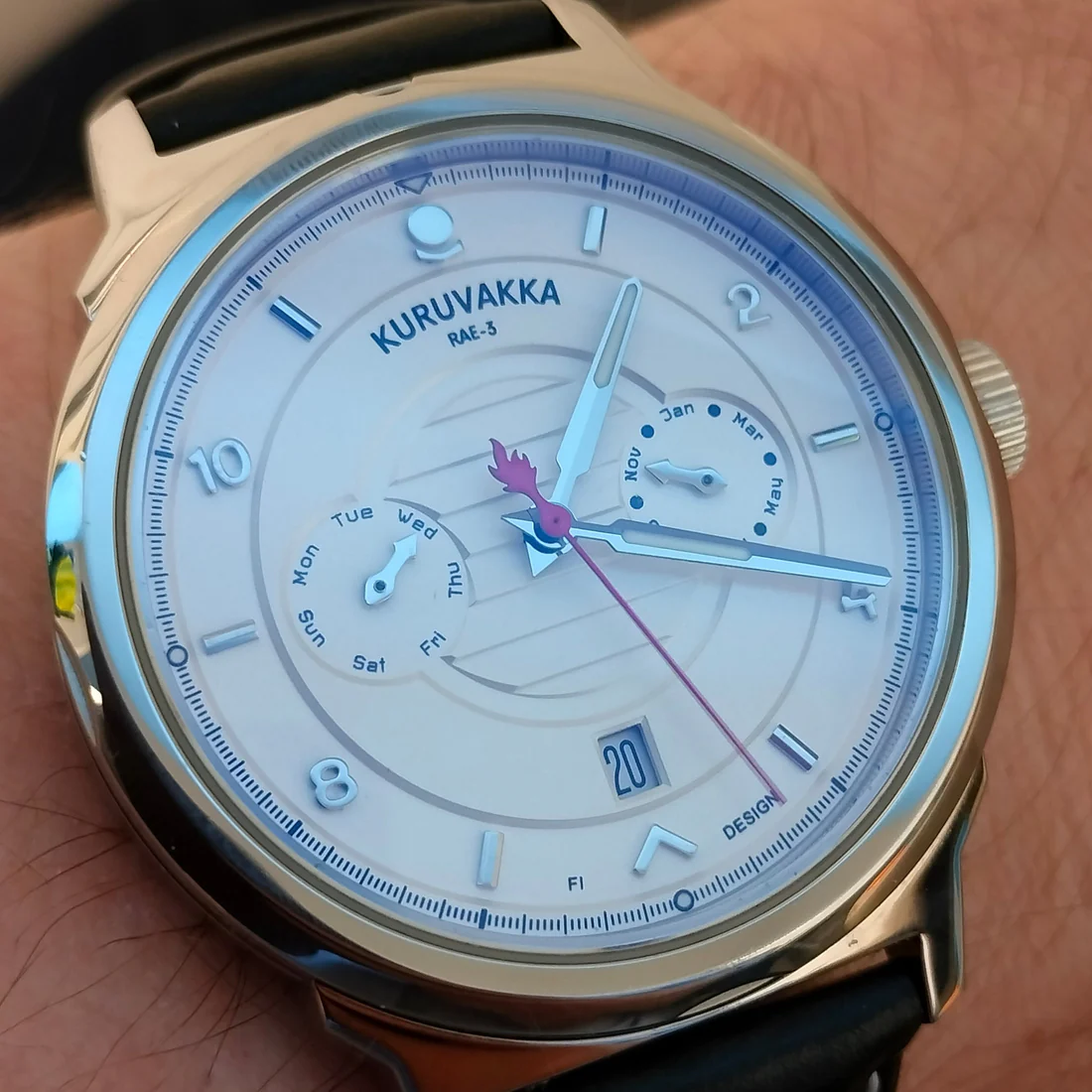 RAE-3 white wristwatch