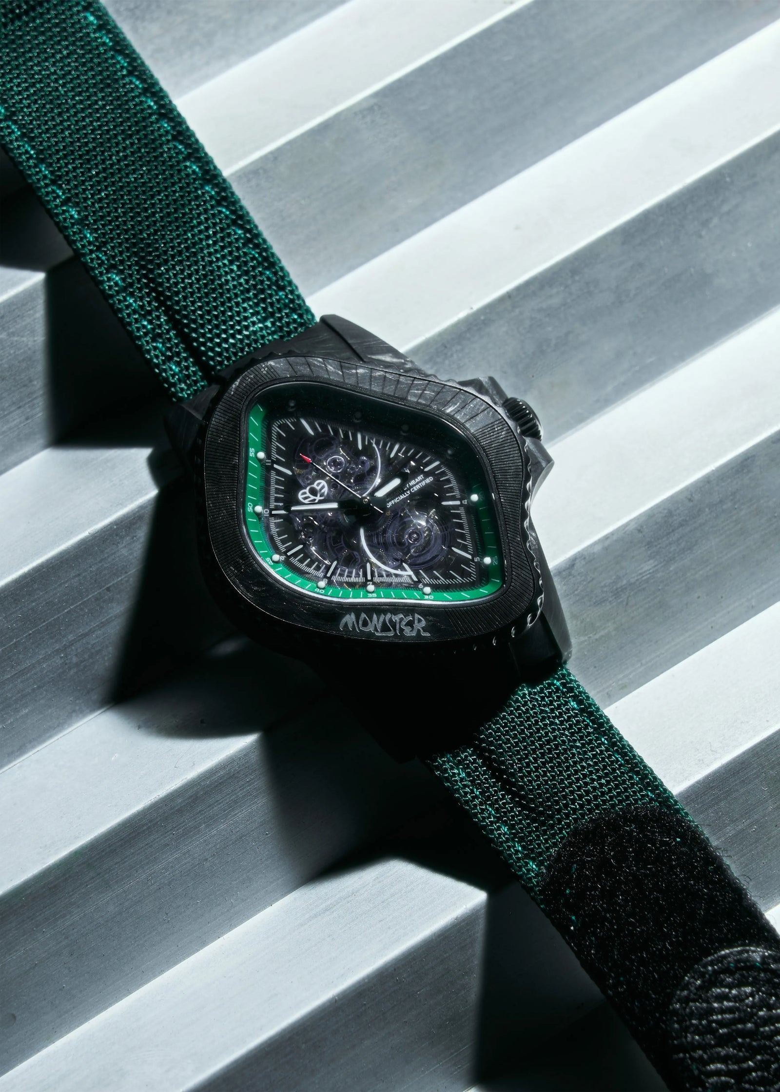 LAARVEE WATCH PEA005-CFRPBLK/GRN selected view