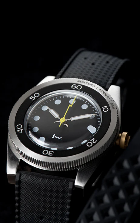 MECA REVOLT BLACK - GOLD BEZEL thumbnail 2